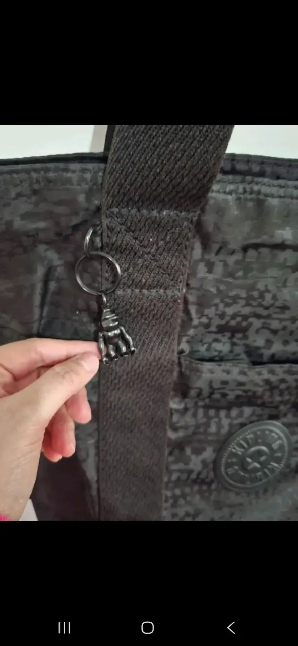 Bolso negro de hombro Kipling con llavero - 3