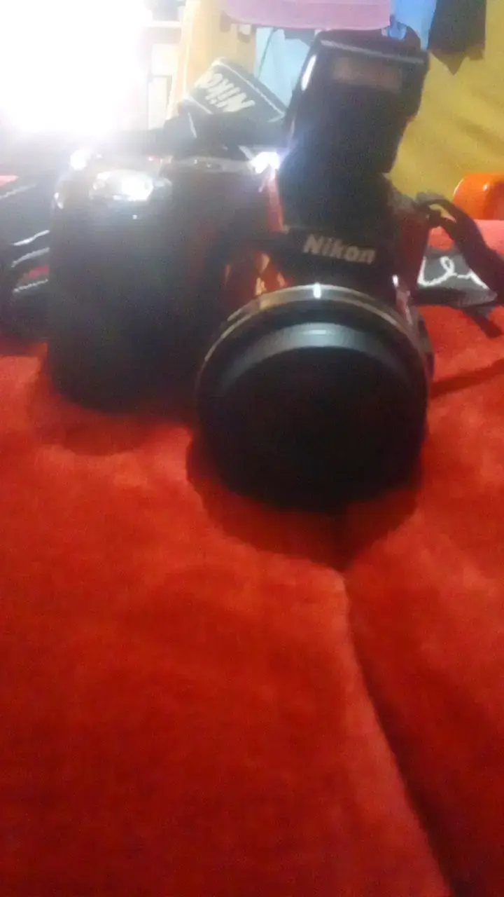 Cámara Nikon DSLR con lente intercambiable