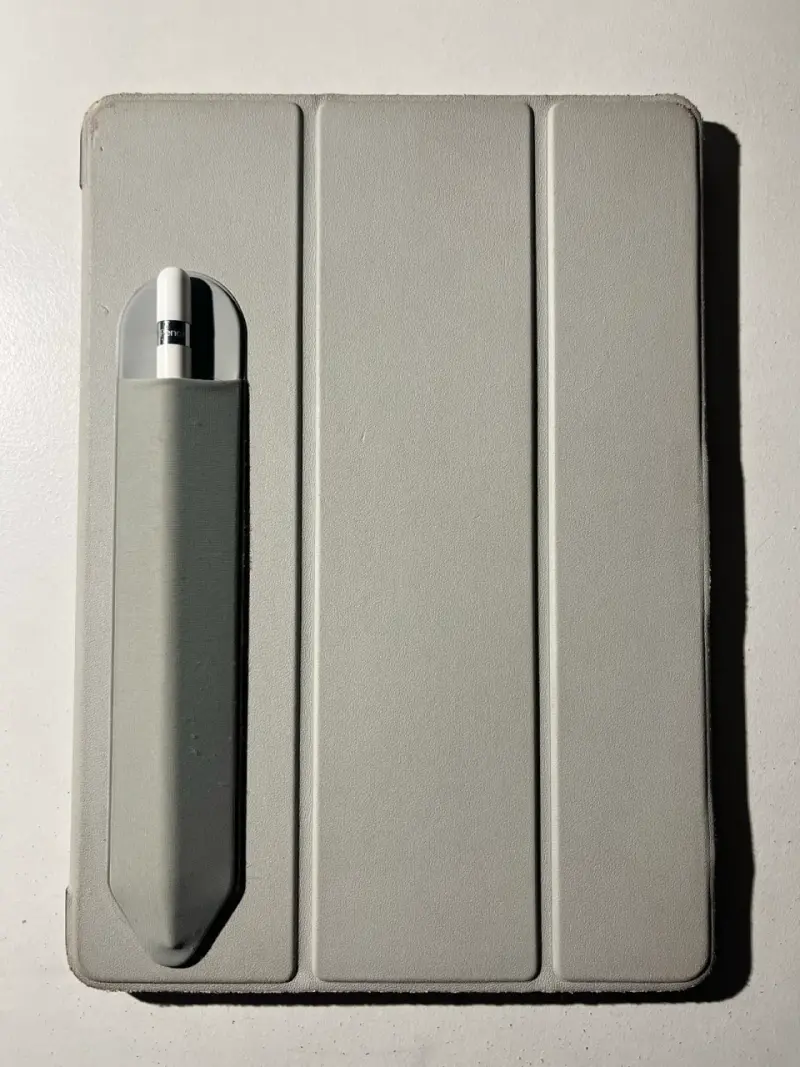 iPad con funda y accesorios incluidos - 2