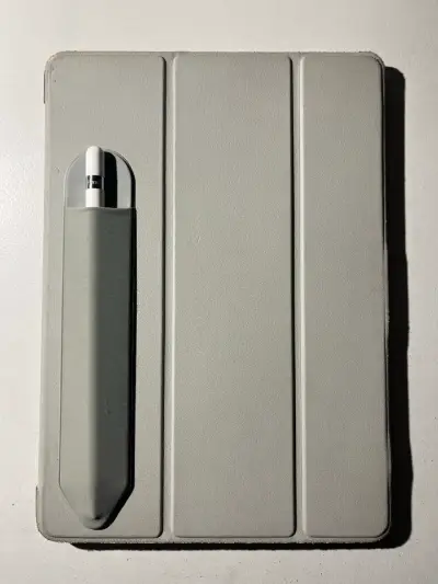 iPad con funda y accesorios incluidos - miniatura 2