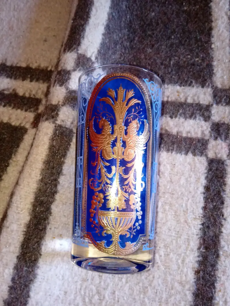 Vaso decorativo de cristal con diseño dorado - 2