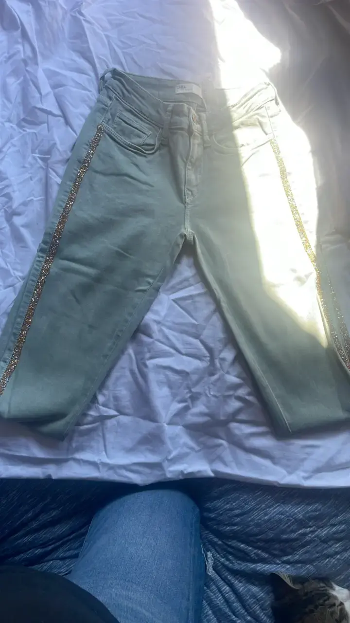 Jeans verdes con detalles brillantes - 2