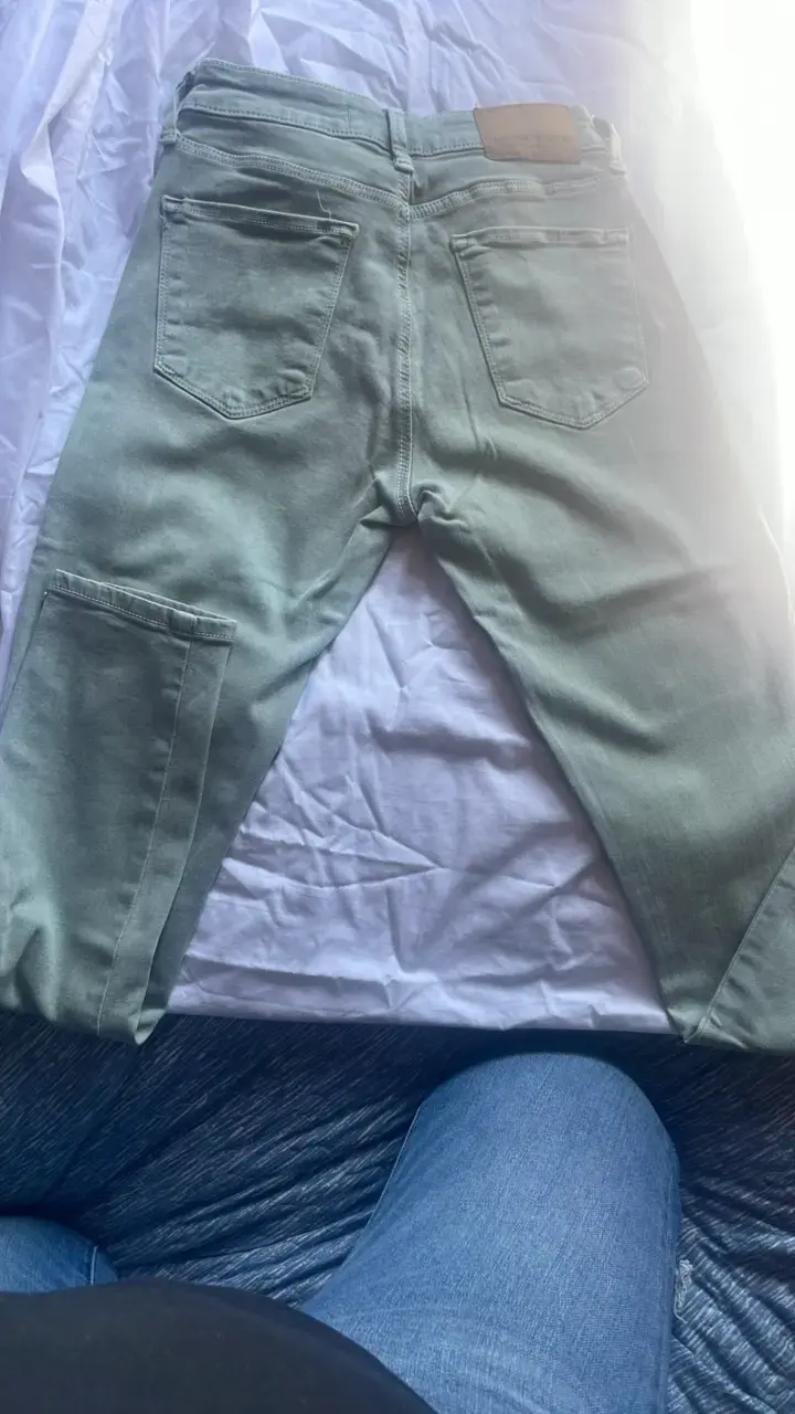 Jeans verdes con detalles brillantes - 3