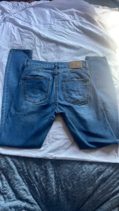 Jeans de mezclilla azul para mujer - miniatura 3