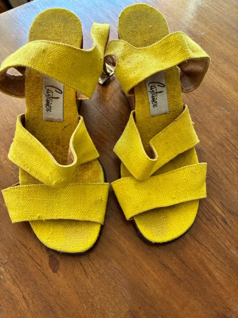 Sandalias amarillas de plataforma para mujer - 1