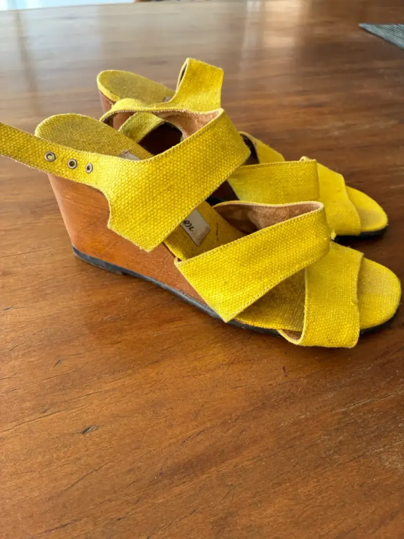 Sandalias amarillas de plataforma para mujer - 2