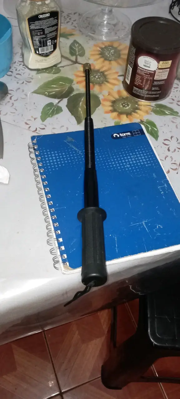 Bastón retráctil de defensa personal con funda - 3