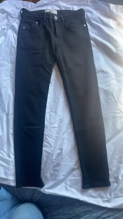 Jeans negros ajustados para mujer Mango - miniatura 1