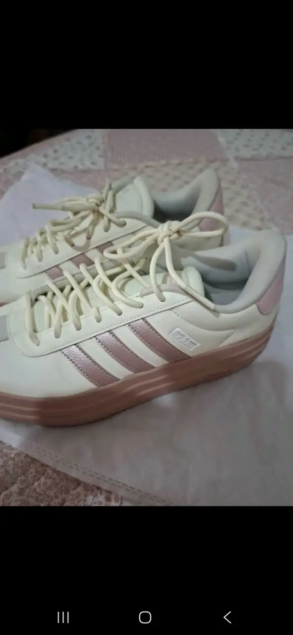 Zapatillas deportivas Adidas blancas y rosadas - 2