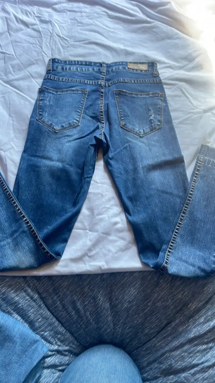 Jeans de mezclilla desgastados para mujer - 3