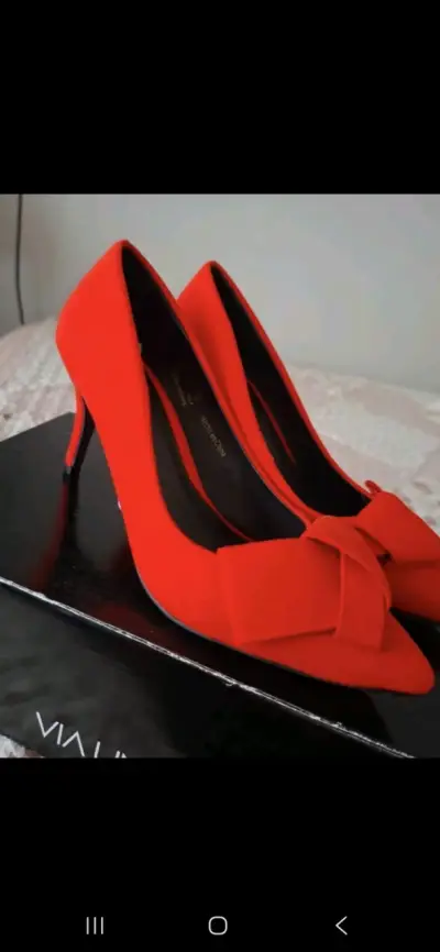 Zapatos de tacón rojos Via Uno con lazo - miniatura 2