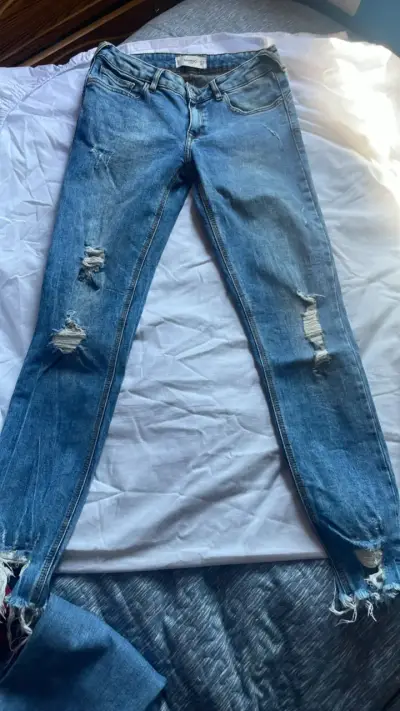 Jeans desgastados de mujer Mango - miniatura 1