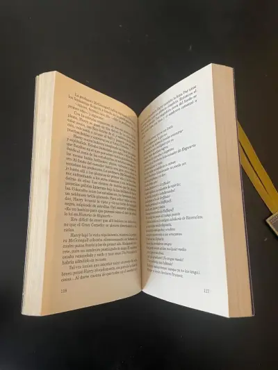 Libro Harry Potter y la Piedra Filosofal con marcador Hufflepuff - miniatura 4