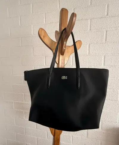 Bolso tote negro  elegante y espacioso - miniatura 1