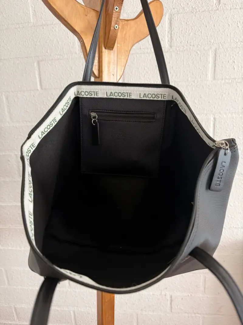 Bolso tote negro  elegante y espacioso - 2