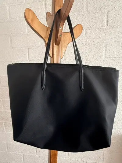 Bolso tote negro  elegante y espacioso - miniatura 3