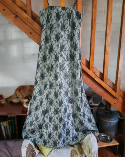 Vestido largo de encaje floral gris - miniatura 1