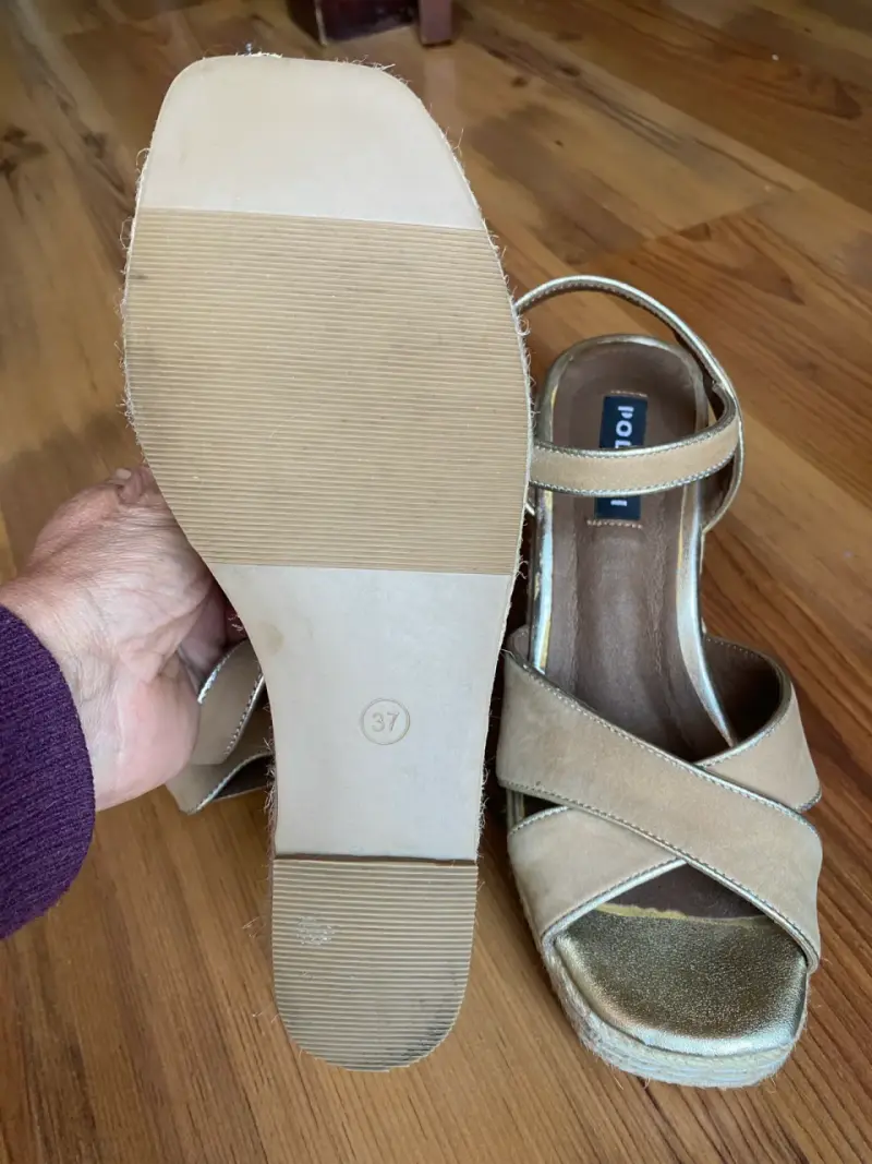 Sandalias de cuña Pollini beige con tiras cruzadas - 4