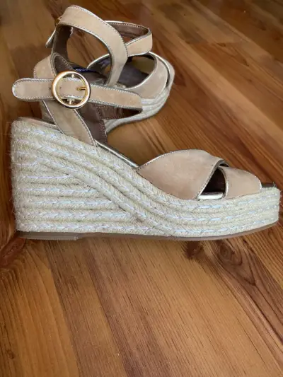 Sandalias de cuña Pollini beige con tiras cruzadas - miniatura 5