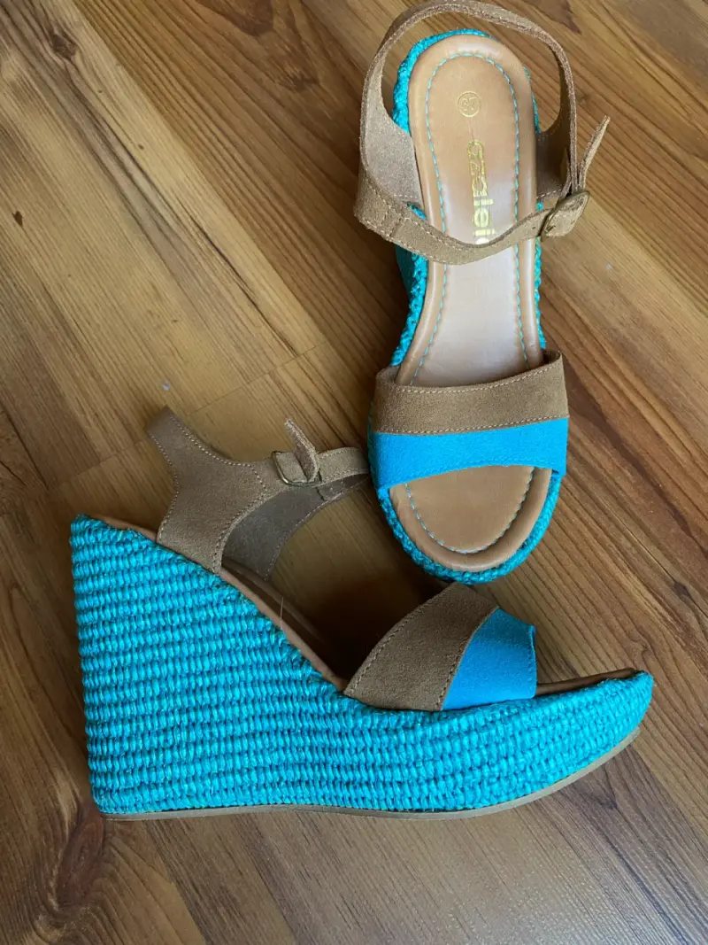 Sandalias de cuero turquesa y marrón para mujer - 1