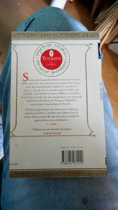 Libro El Hobbit de J.R.R. Tolkien en español - miniatura 2