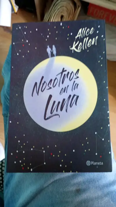 Libro 'Nosotros en la Luna' de Alice Kellen - miniatura 1