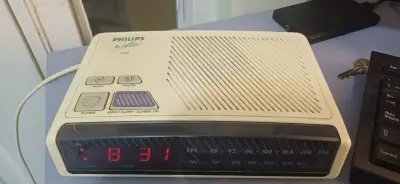 Radio reloj despertador Philips vintage 1988 - miniatura 1