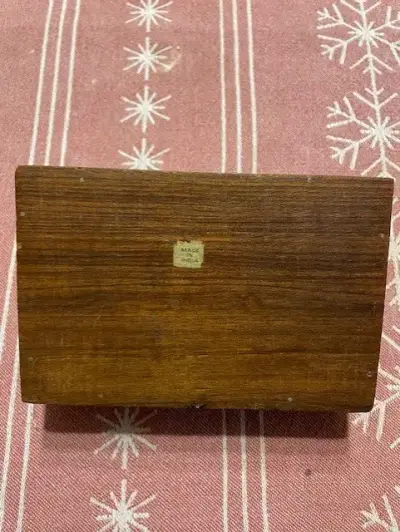 Caja de madera tallada para incienso - miniatura 2