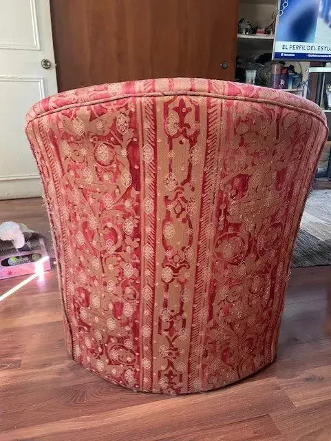Sillón vintage tapizado en tela roja y ocre - 5