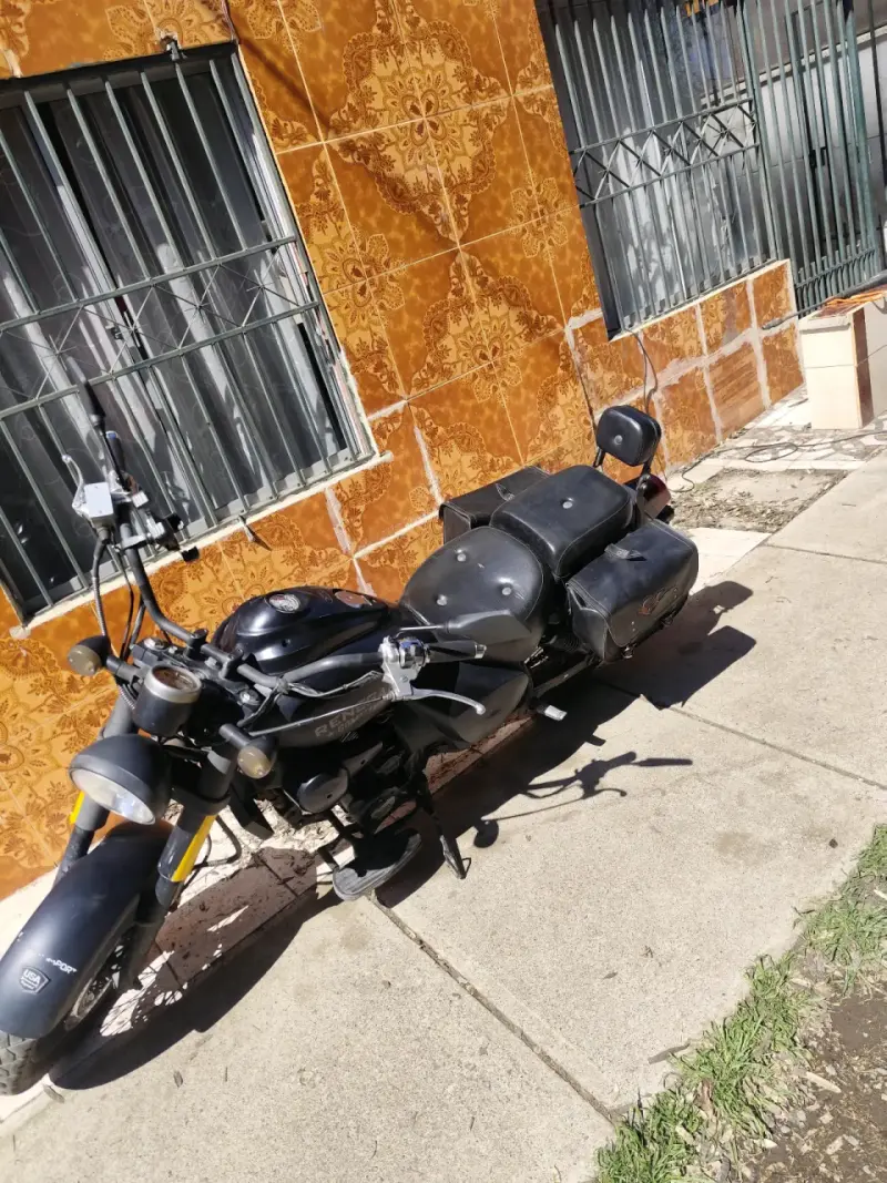 Moto Renegade Commando en buen estado - 3