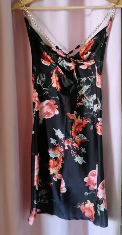 Vestido floral Guess con tirantes de cadena - miniatura 2
