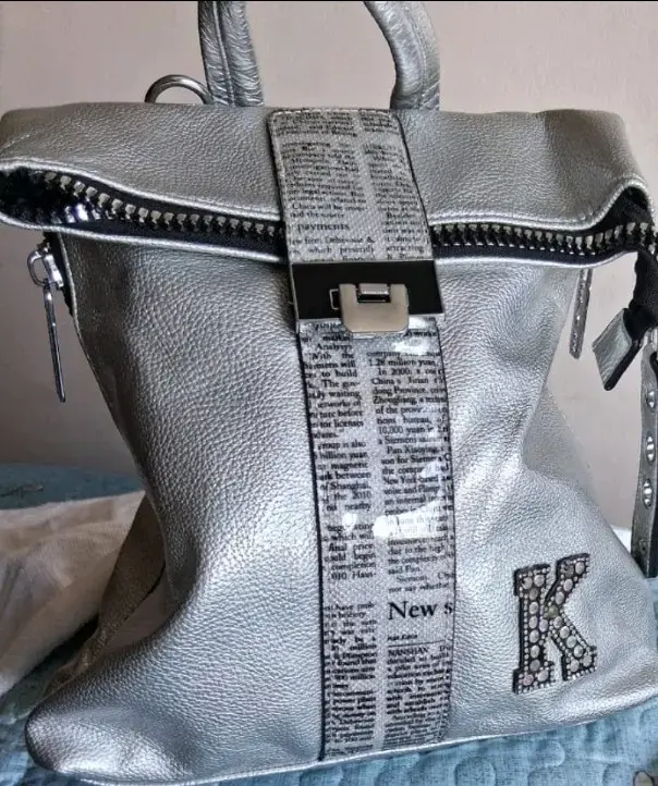 Bolso de mano negrol con textura elegante - 2