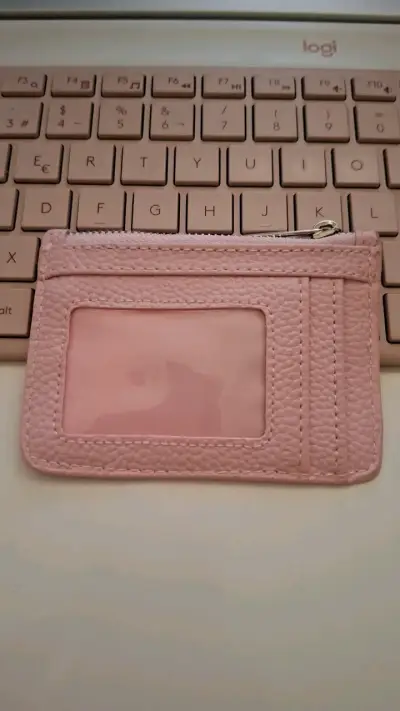 Monedero Rosado Blush-Bar con Diseño Divertido - miniatura 2