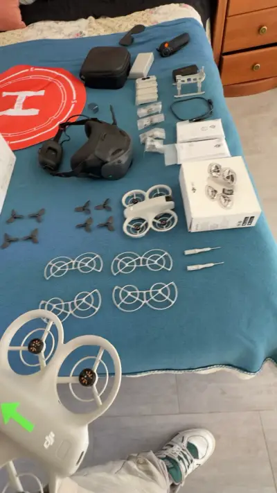 Drone DJI Neo  con Accesorios y Estuche - miniatura 1