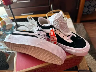 Zapatillas Vans Bold Ni Blanco y Negro Nuevas - miniatura 1