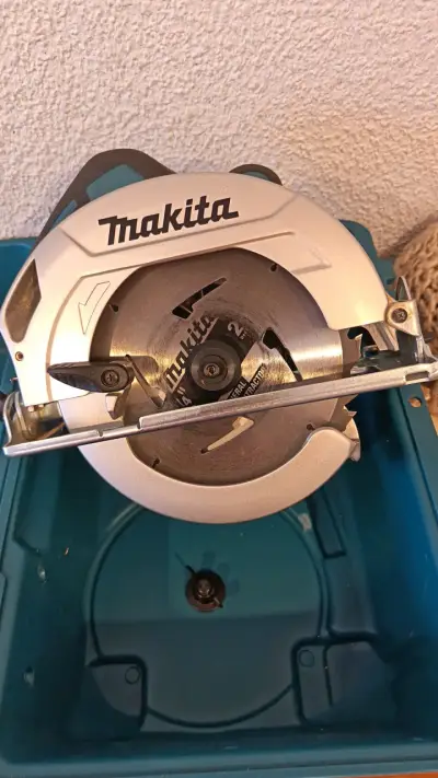 Sierra circular Makita HS7010 1600W - miniatura 1