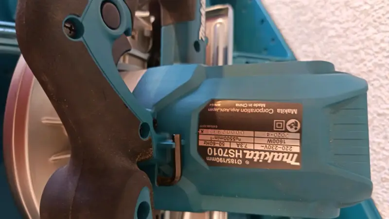 Sierra circular Makita HS7010 1600W - 2