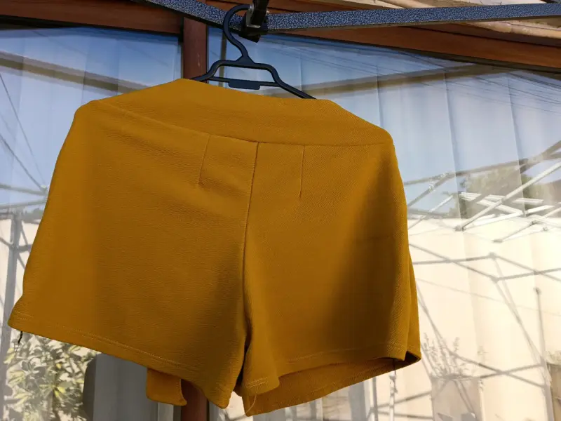 Shorts amarillos con lazo para mujer - 2