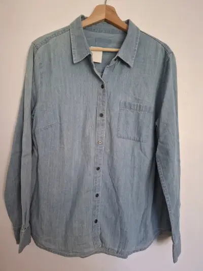 Camisa de mezclilla azul claro - miniatura 2