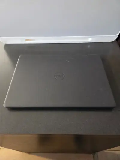 Laptop Dell con Procesador Intel Core i3 - miniatura 2