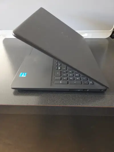 Laptop Dell con Procesador Intel Core i3 - miniatura 4