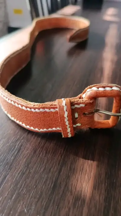 Cinturón de cuero artesanal marrón con hebilla - miniatura 1