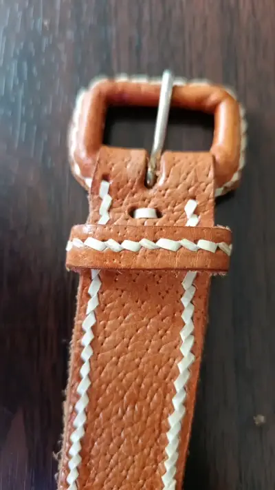 Cinturón de cuero artesanal marrón con hebilla - miniatura 4