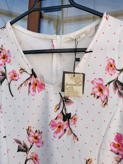 Vestido floral sin mangas para mujer - miniatura 2