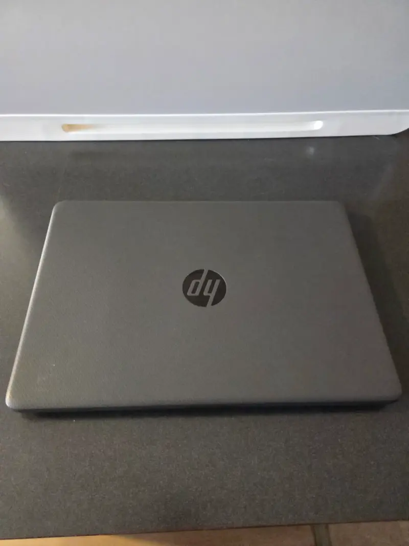 Laptop HP Intel Core i3 en buen estado - 2