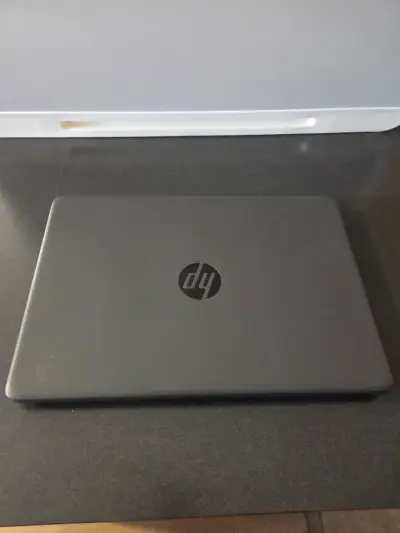 Laptop HP Intel Core i3 en buen estado - miniatura 2
