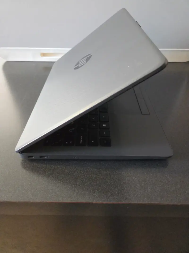 Laptop HP Intel Core i3 en buen estado - 3