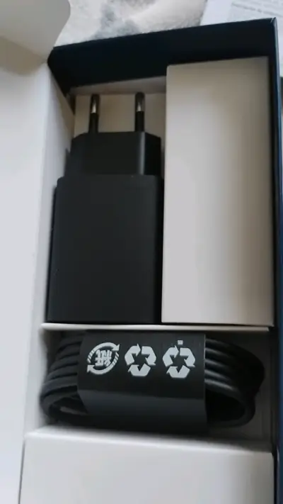 Smartphone Motorola Moto G 5G con caja y accesorios - miniatura 3
