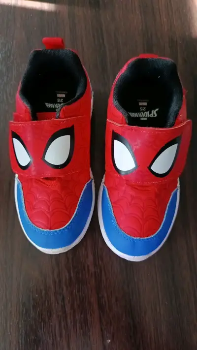 Zapatillas infantiles Spiderman rojas y azules - miniatura 2