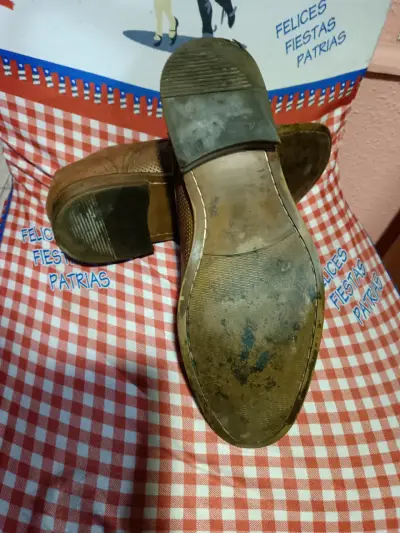 Zapatos de cuero marrón para hombre en buen estado - miniatura 2